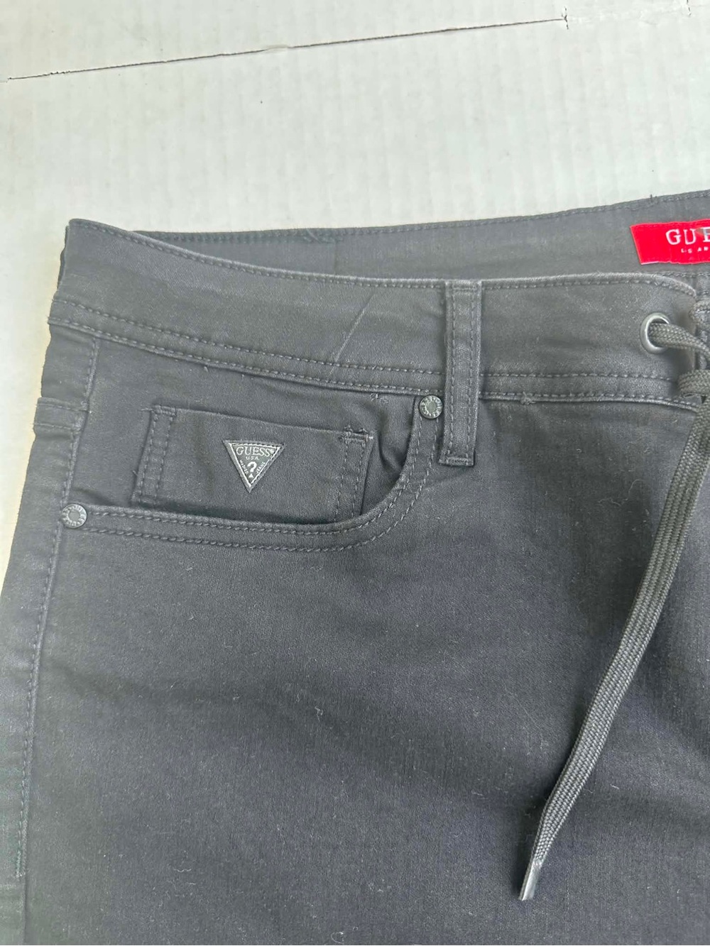 Guess Men’s Black Cuffed Flat Front Shorts with Drawstring SZ 40 - Picture 4 of 7